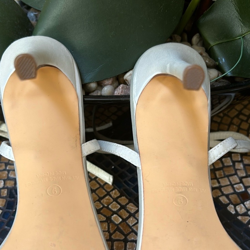 Fredrick’s of Hollywood Julienne Bow Ivory Open Toe Ankle Strap Stiletto Heels 9 - Picture 15 of 16